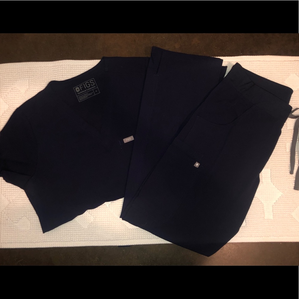FIGS NAVY Scrub Set